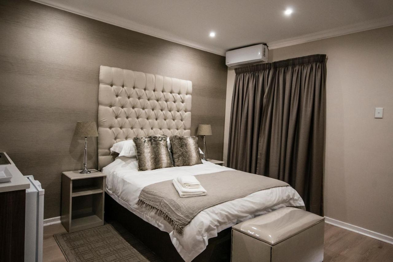 קלרקסדורפ The Royal Guest House מראה חיצוני תמונה