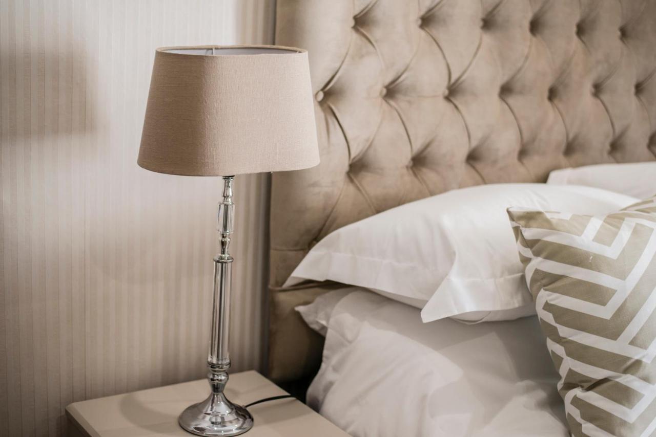 קלרקסדורפ The Royal Guest House מראה חיצוני תמונה