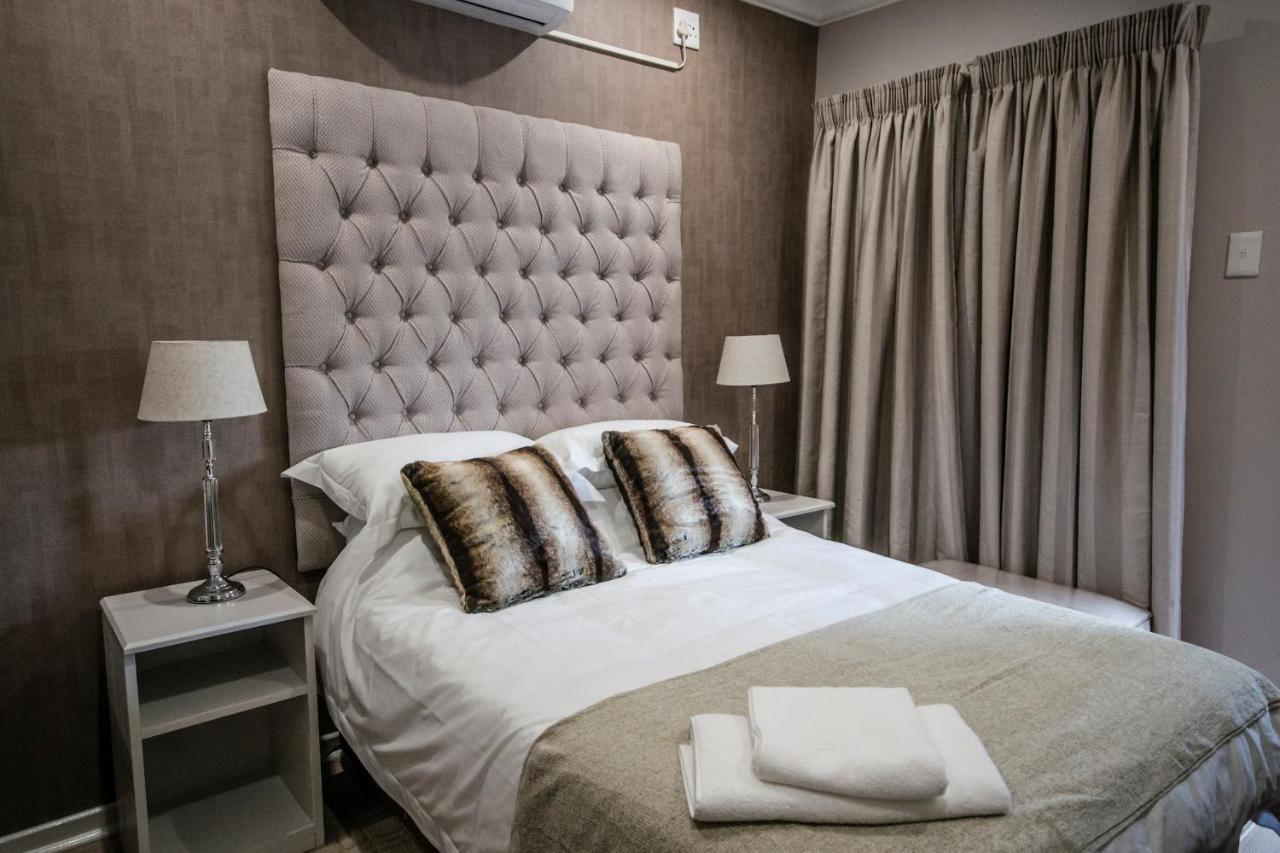 קלרקסדורפ The Royal Guest House מראה חיצוני תמונה