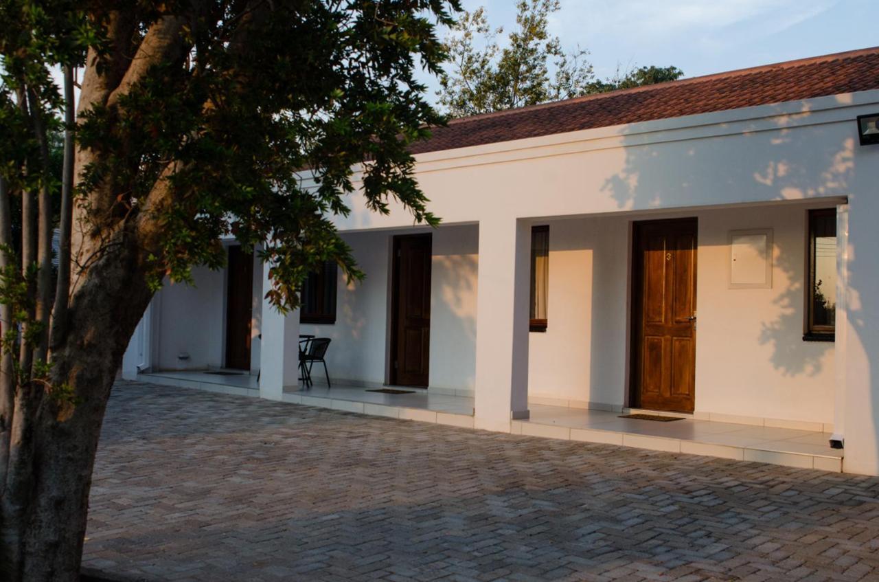 קלרקסדורפ The Royal Guest House מראה חיצוני תמונה