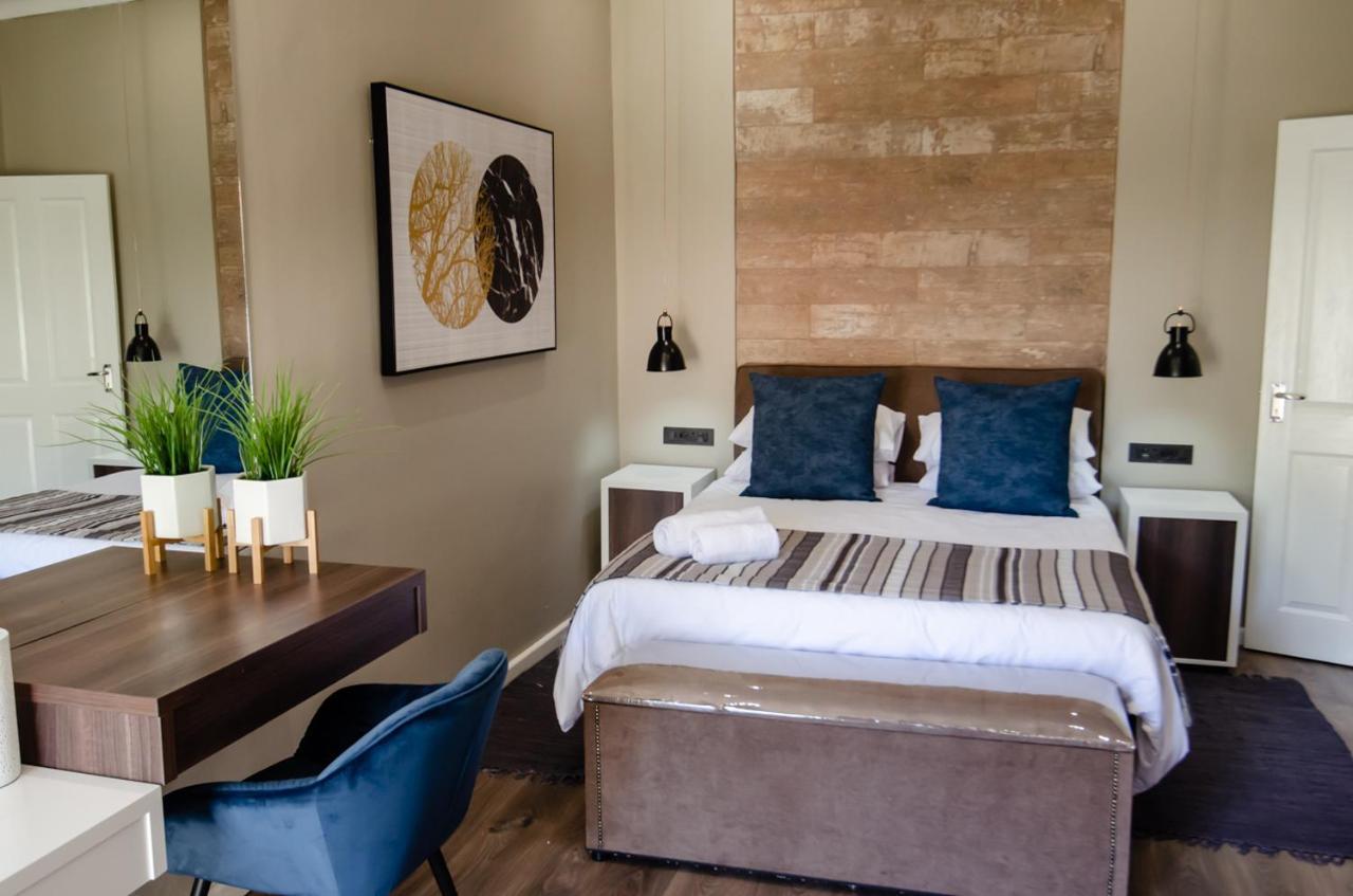 קלרקסדורפ The Royal Guest House מראה חיצוני תמונה