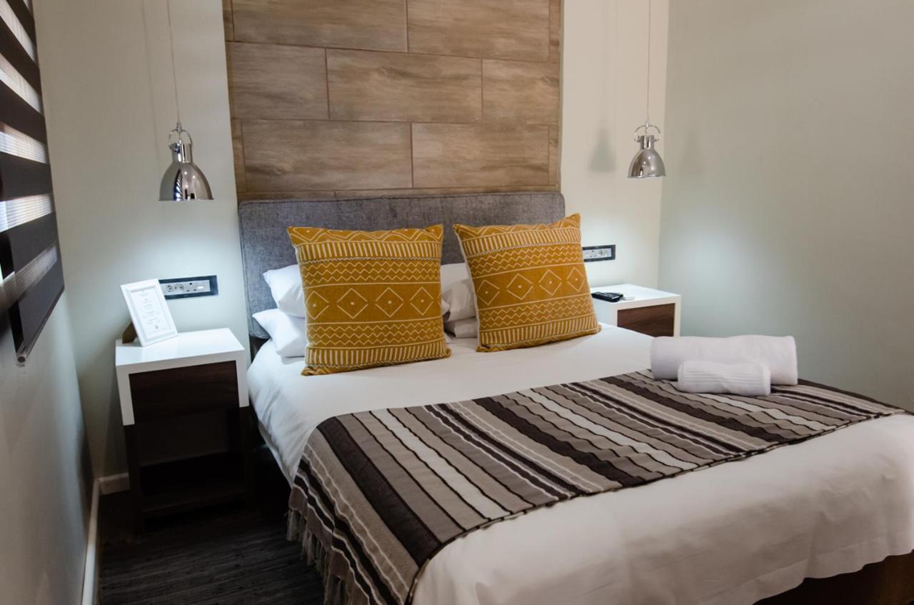 קלרקסדורפ The Royal Guest House מראה חיצוני תמונה